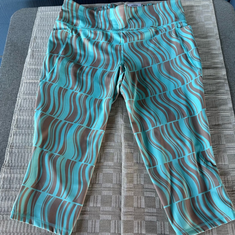NWT ID Ideology Plus Size Compression Geo-Print 10" Capri Leggings Size: 2X